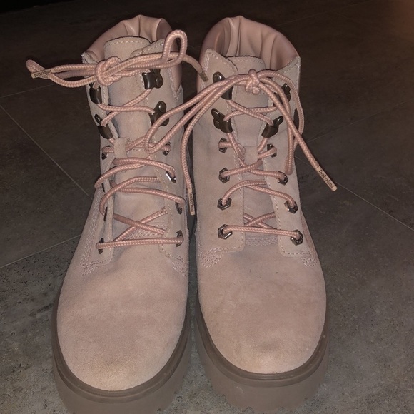Light Pink Nubuck authentic Timberlands. Women’s size US 8. Slightly worn. - Picture 4 of 6